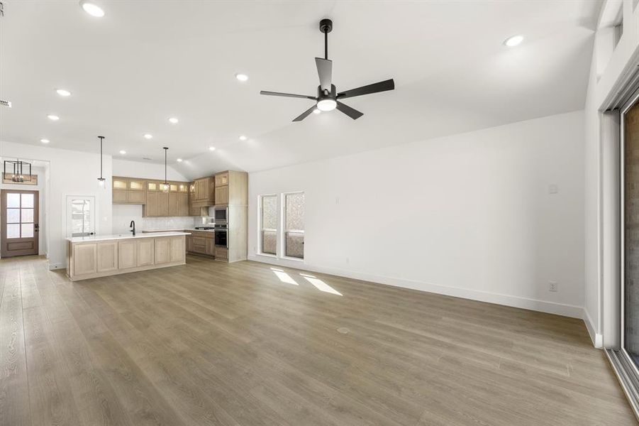 16. 1704 Canals - Family (3)