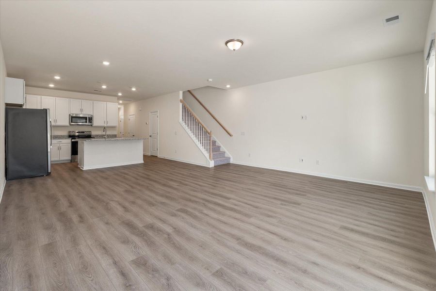 Spacious, unfurnished interior of a new home in The Landings at Montague, Goose Creek (Image 16).