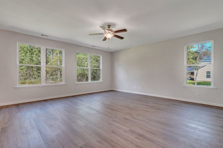 Spacious, unfurnished interior of a new home in Settlers Hammock, Kingsland (Image 23).