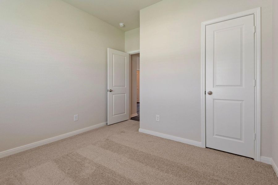Spacious, unfurnished interior of a new home in Pinewood Trails, Cleveland (Image 12).