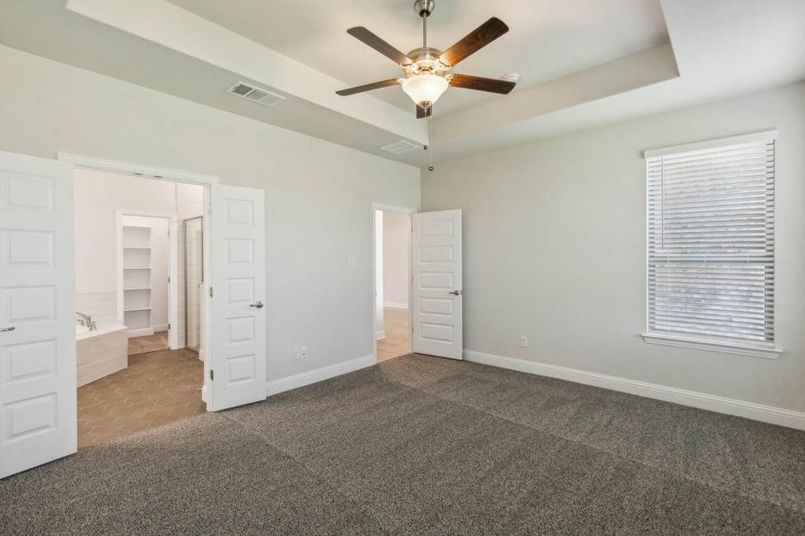 Spacious, unfurnished interior of a new home in Oaks of North Grove, Waxahachie (Image 22).