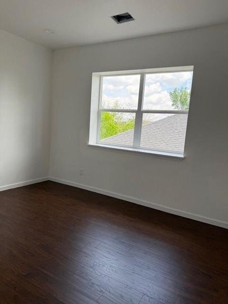 Spacious, unfurnished interior of a new home in , Houston (Image 10).