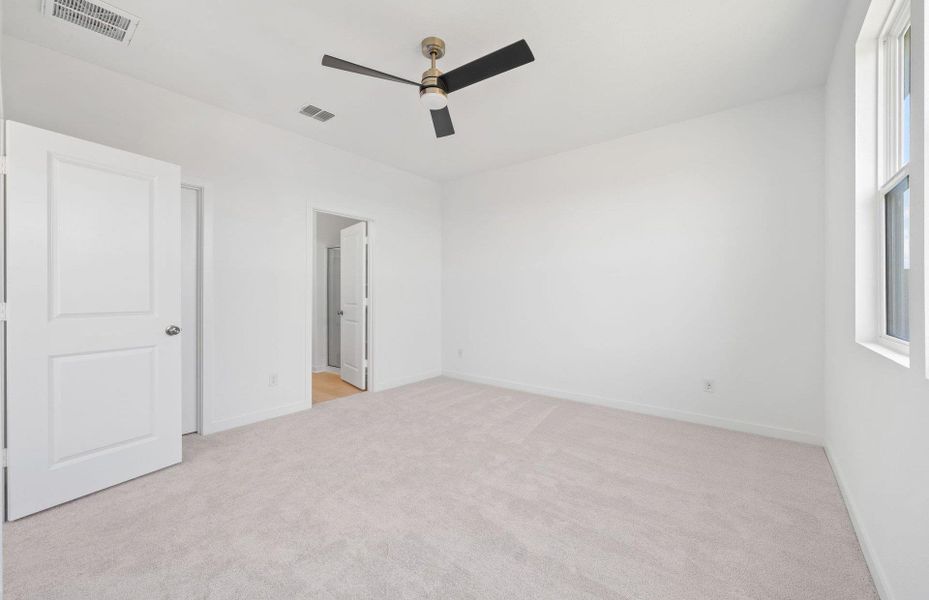 Spacious, unfurnished interior of a new home in Sunfield, Buda (Image 9). Spacious, unfurnished interior of a new home in Sunfield, Buda (Image 9).