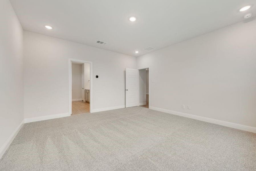 Spacious, unfurnished interior of a new home in Valencia On The Lake, Little Elm (Image 27).