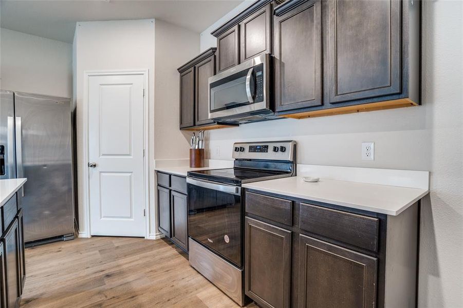 Furnished interior view inside a new home in Three Oaks, Sherman (Image 18).