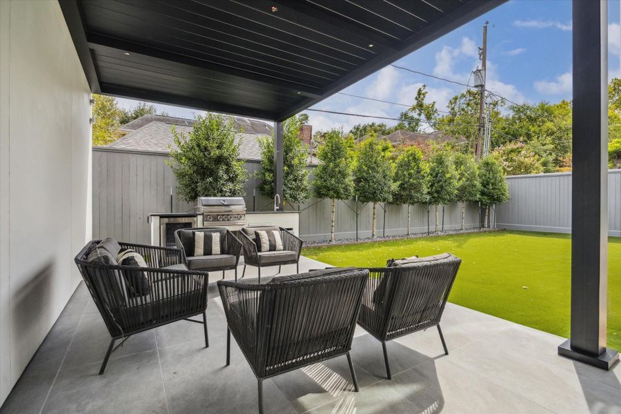 Covered Patio and Outdoor Kitchen