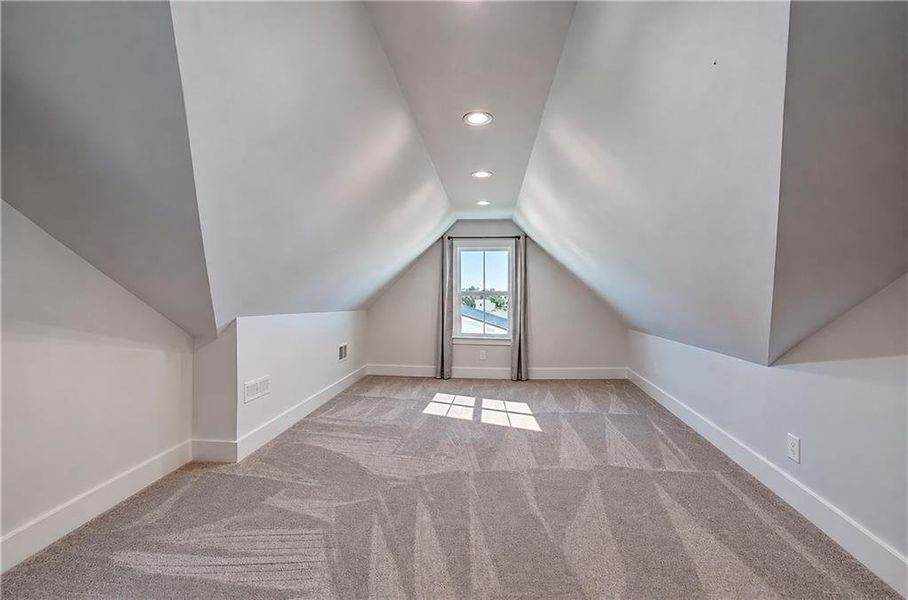 Spacious, unfurnished interior of a new home in , Calhoun (Image 25).