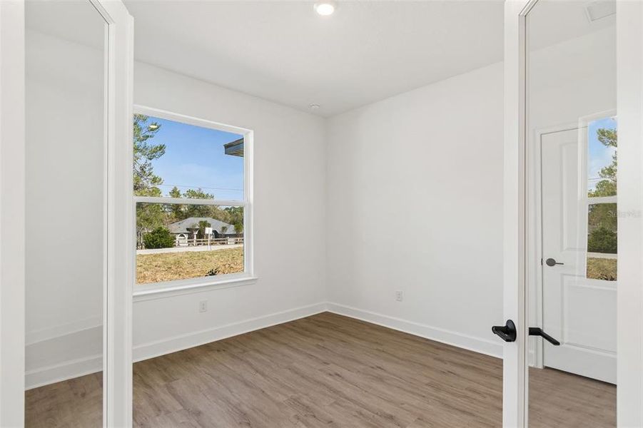 Spacious, unfurnished interior of a new home in , Weeki Wachee (Image 48).