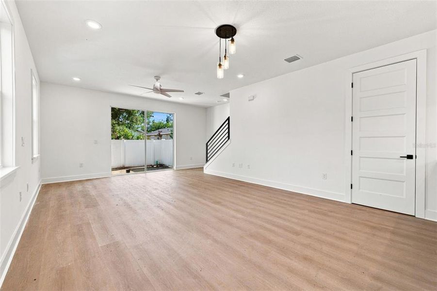 Spacious, unfurnished interior of a new home in , Tampa (Image 25).