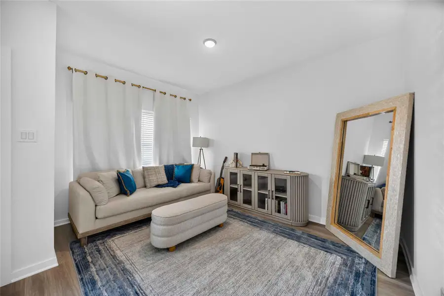 Sitting area off entry way