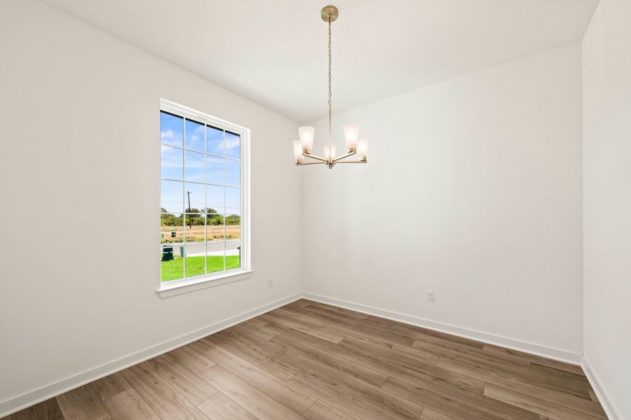Spacious, unfurnished interior of a new home in Eagles Landing, Waco (Image 6).