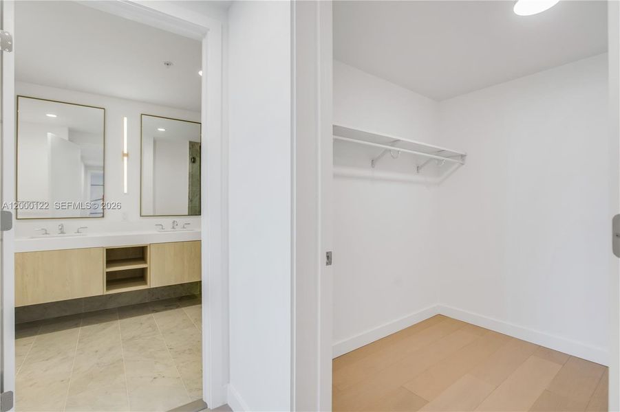 Spacious, unfurnished interior of a new home in , Miami Beach (Image 23).