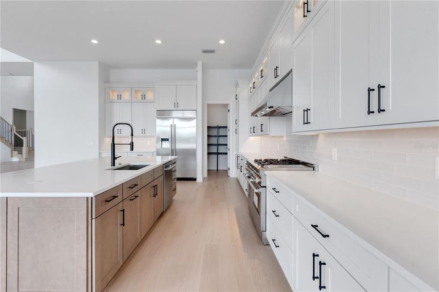 Furnished interior view inside a new home in , Orlando (Image 34).