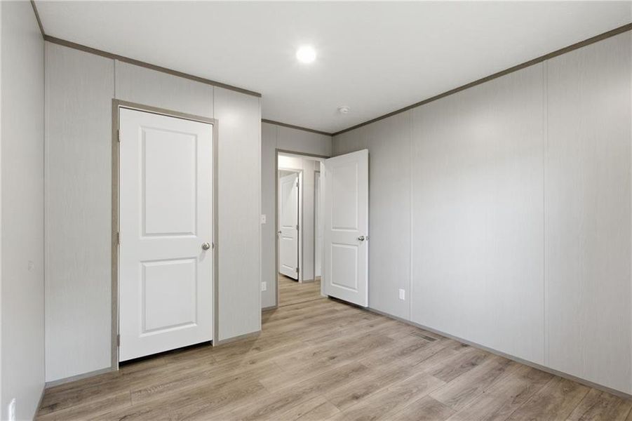 Spacious, unfurnished interior of a new home in , Alto (Image 21).