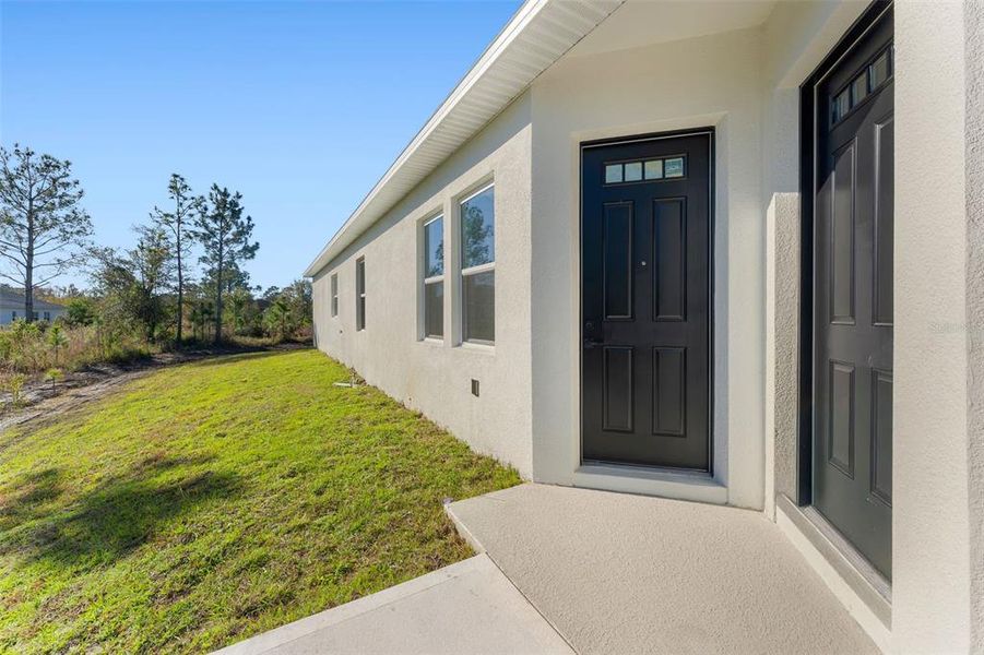 Exterior details and patio area of a home in , Orlando (Image 22).