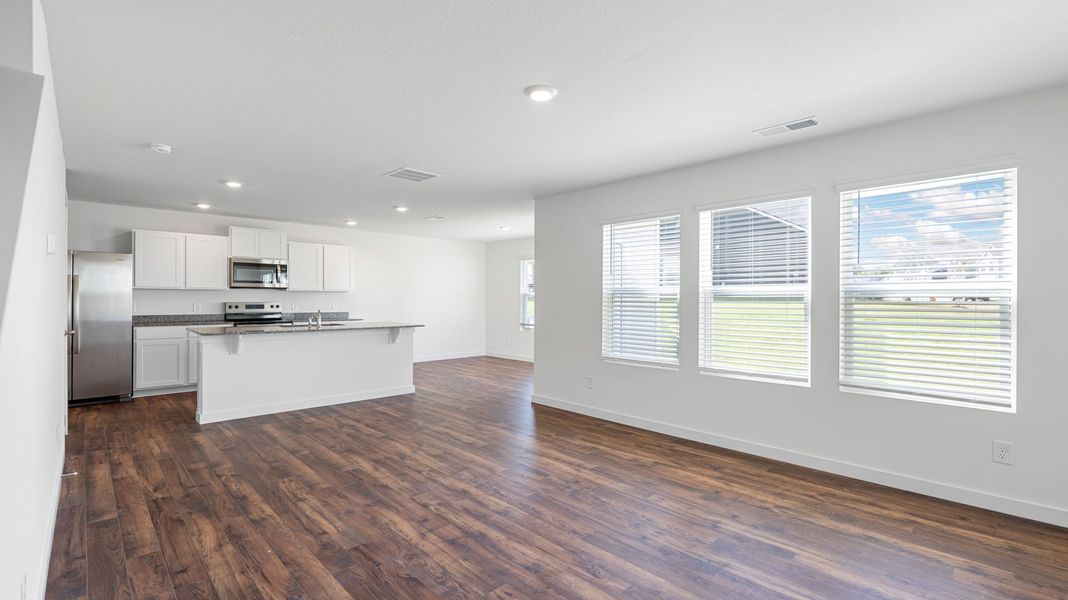Spacious, unfurnished interior of a new home in Evergreen Landing, Rossville (Image 10).