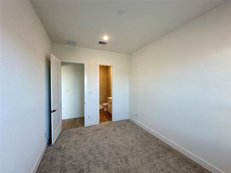 Spacious, unfurnished interior of a new home in Briarley, Montgomery (Image 37).