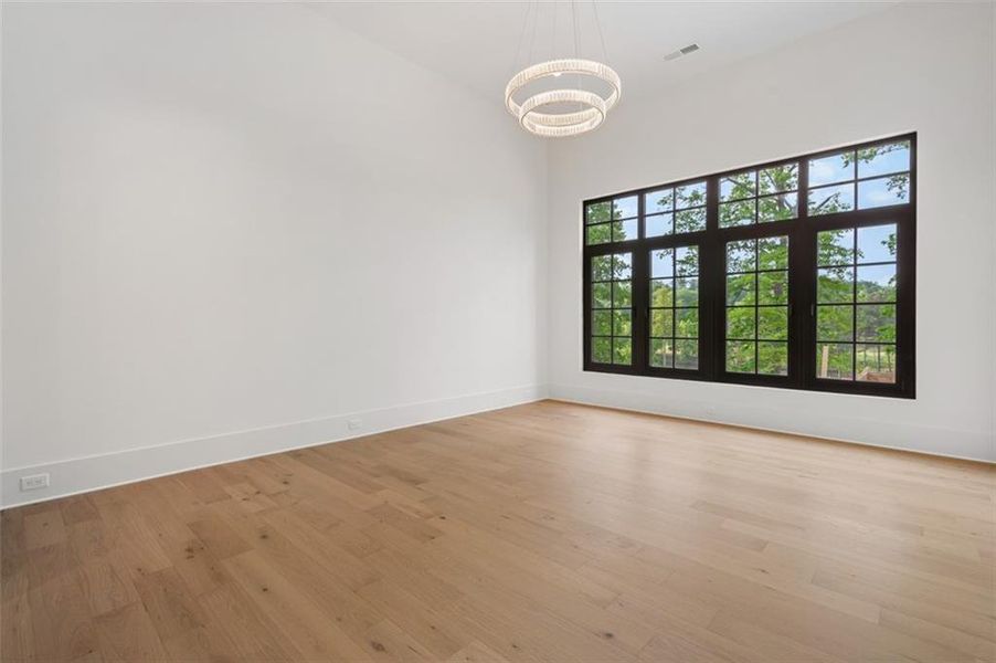 Spacious, unfurnished interior of a new home in , Alpharetta (Image 50).