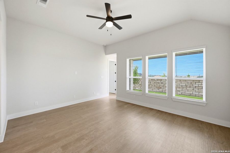 Spacious, unfurnished interior of a new home in Prominence, San Antonio (Image 18).