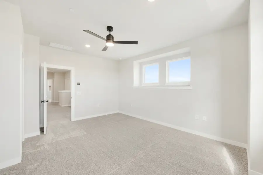 Spacious, unfurnished interior of a new home in Ten Mile Creek, Celina (Image 36).