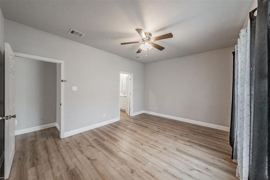 Spacious, unfurnished interior of a new home in , Cleburne (Image 27).