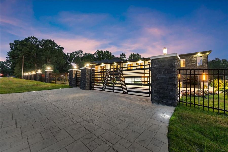 Community amenities in , Lawrenceville (Image 118).