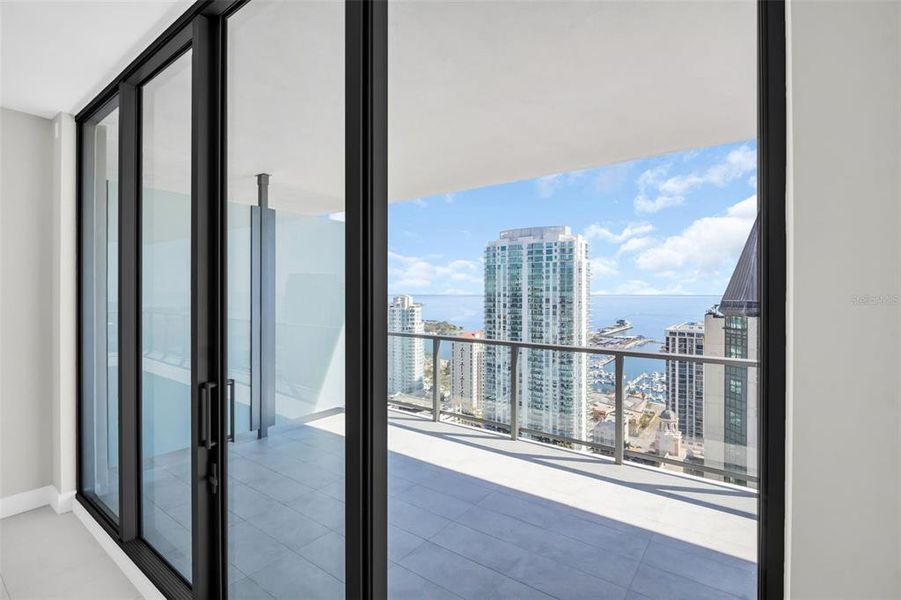 Condo located in St. Petersburg, FL showcasing its design and architecture (Image 35). Condo located in St. Petersburg, FL showcasing its design and architecture (Image 35).