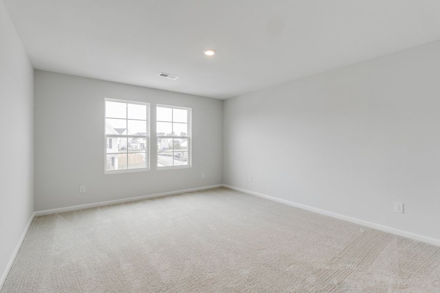 Spacious, unfurnished interior of a new home in Ellington, Elgin (Image 31).