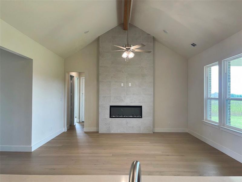 Spacious, unfurnished interior of a new home in Tuscan Estates, Waxahachie (Image 13).