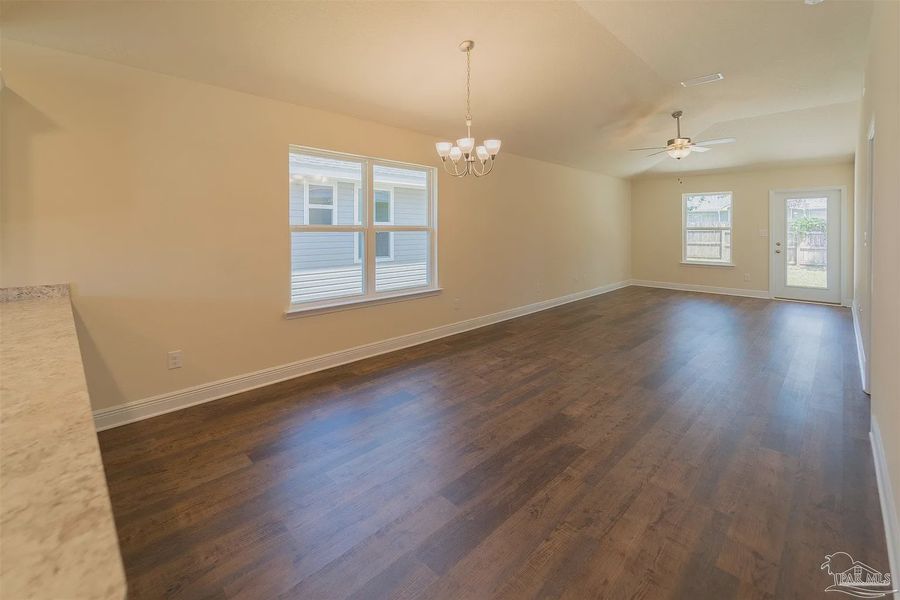 Spacious, unfurnished interior of a new home in Westpointe Place, Pensacola (Image 6).
