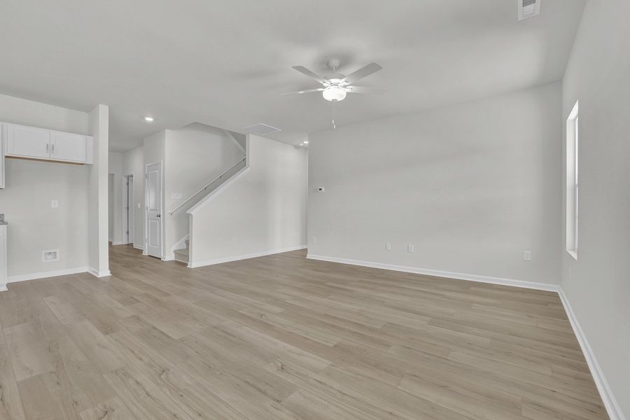 Spacious, unfurnished interior of a new home in River Tide Farms, Bolivia (Image 12).