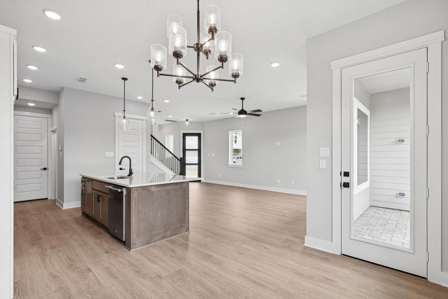 Spacious, unfurnished interior of a new home in Retreat at Oak Park, Houston (Image 14).