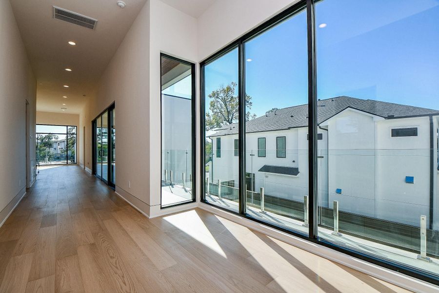 Spacious, unfurnished interior of a new home in , Houston (Image 41).