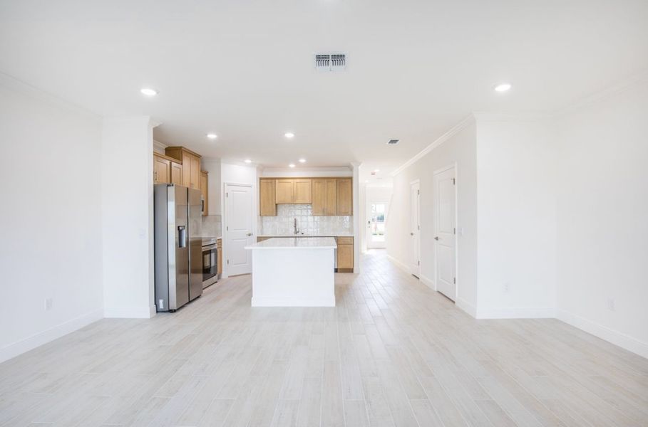 Spacious, unfurnished interior of a new home in Orchid Cove, Bokeelia (Image 5).