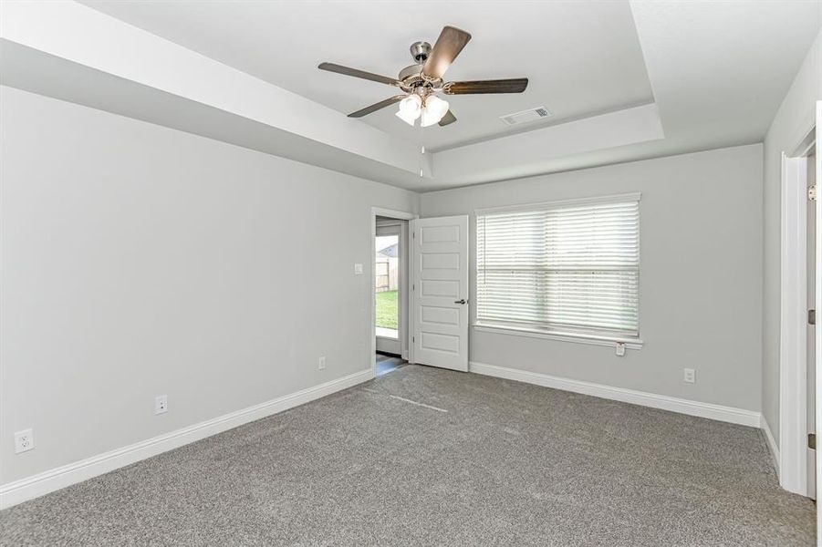 Spacious, unfurnished interior of a new home in Cobblestone, Texas City (Image 8).