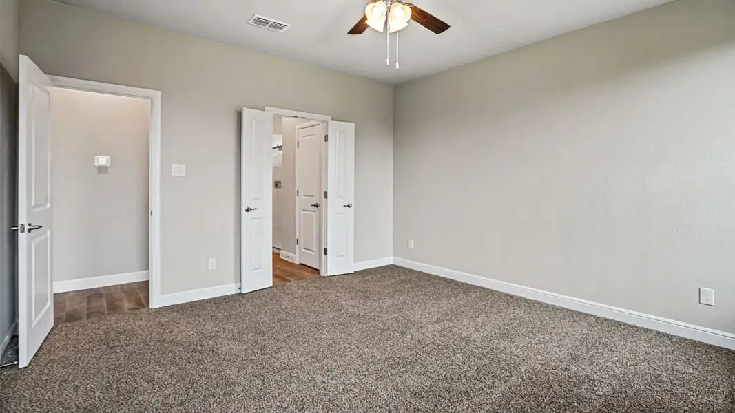 Spacious, unfurnished interior of a new home in Parkerville Meadows, DeSoto (Image 24).