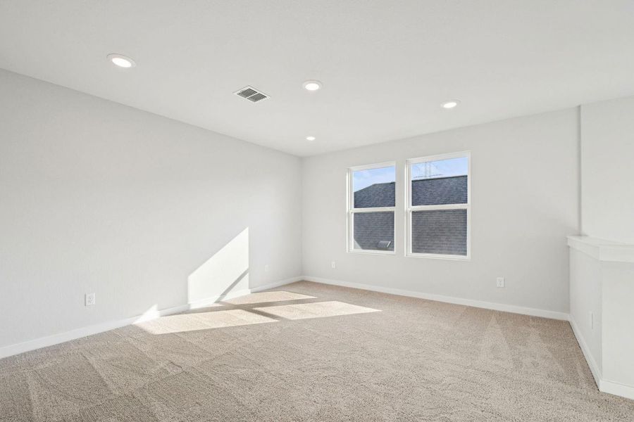 Spacious, unfurnished interior of a new home in Stallion Run, Buda (Image 22).