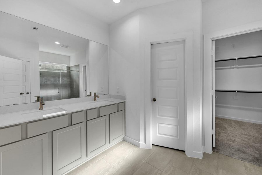 Furnished interior view inside a new home in Beacon Hill, Waller (Image 10).