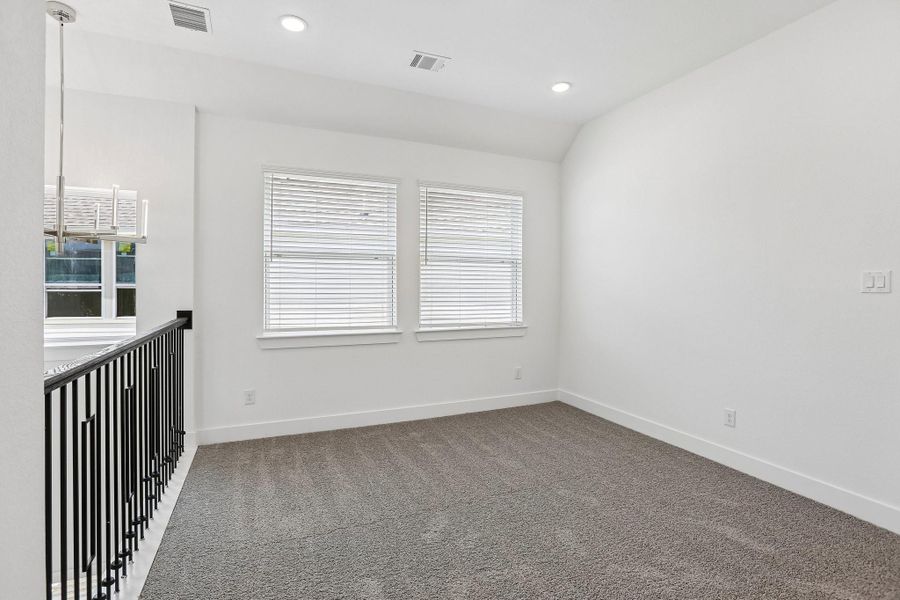 Spacious, unfurnished interior of a new home in Sienna 45', Missouri City (Image 22).