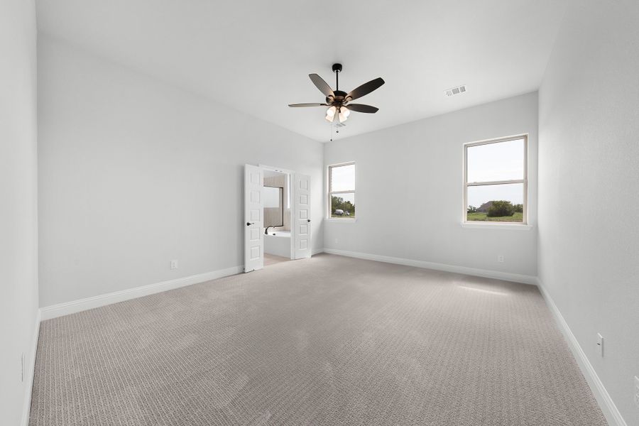 Spacious, unfurnished interior of a new home in Heritage, Rockwall (Image 29).