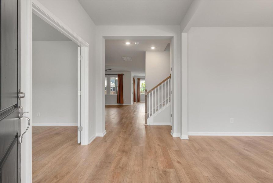 Spacious, unfurnished interior of a new home in Sweetgrass at Summers Corner, Summerville (Image 51).