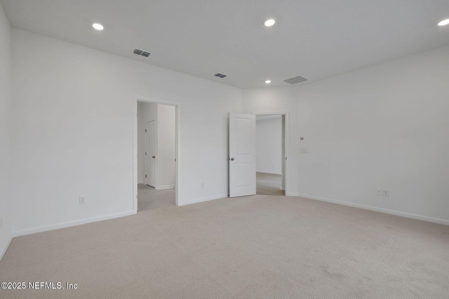Spacious, unfurnished interior of a new home in Brook Forest, St. Augustine (Image 39).