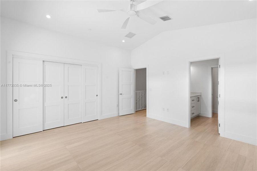 Spacious, unfurnished interior of a new home in , Islamorada, Village of Islands (Image 22).