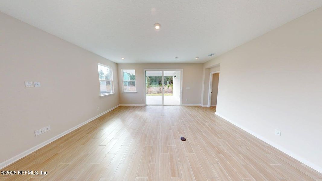 Spacious, unfurnished interior of a new home in Lakes at Bella Lago, Green Cove Springs (Image 18).