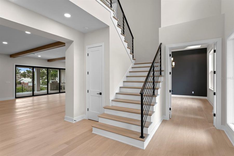 Spacious, unfurnished interior of a new home in , Tampa (Image 21).