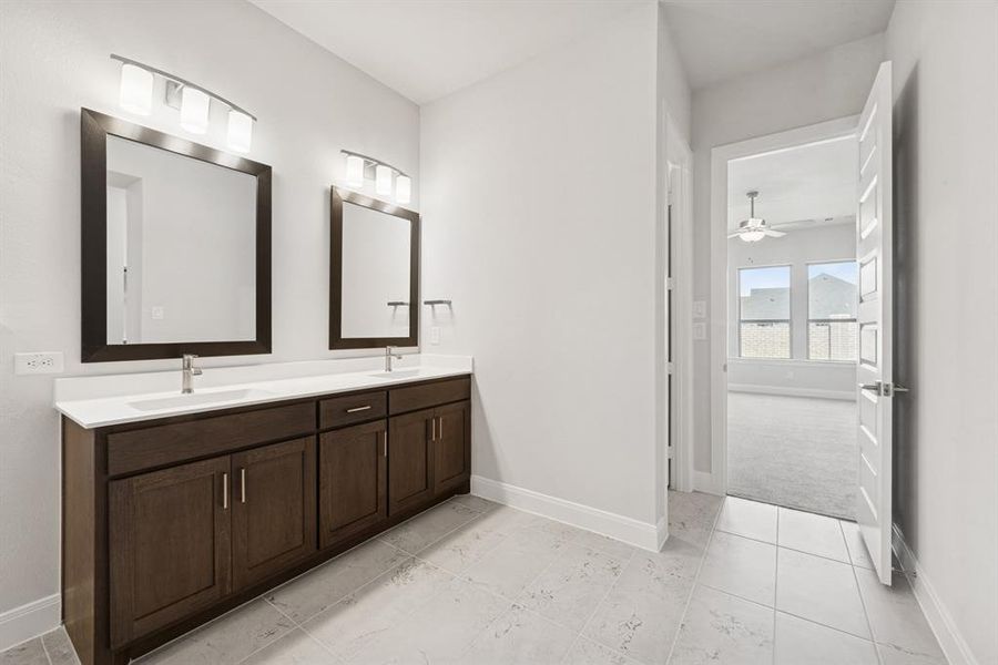 Furnished interior view inside a new home in Myrtle Creek, Waxahachie (Image 8).