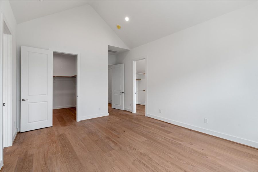 Spacious, unfurnished interior of a new home in , Houston (Image 15).