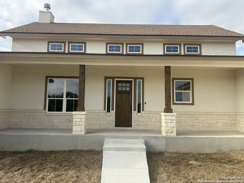 Exterior details and patio area of a home in , Floresville (Image 2).