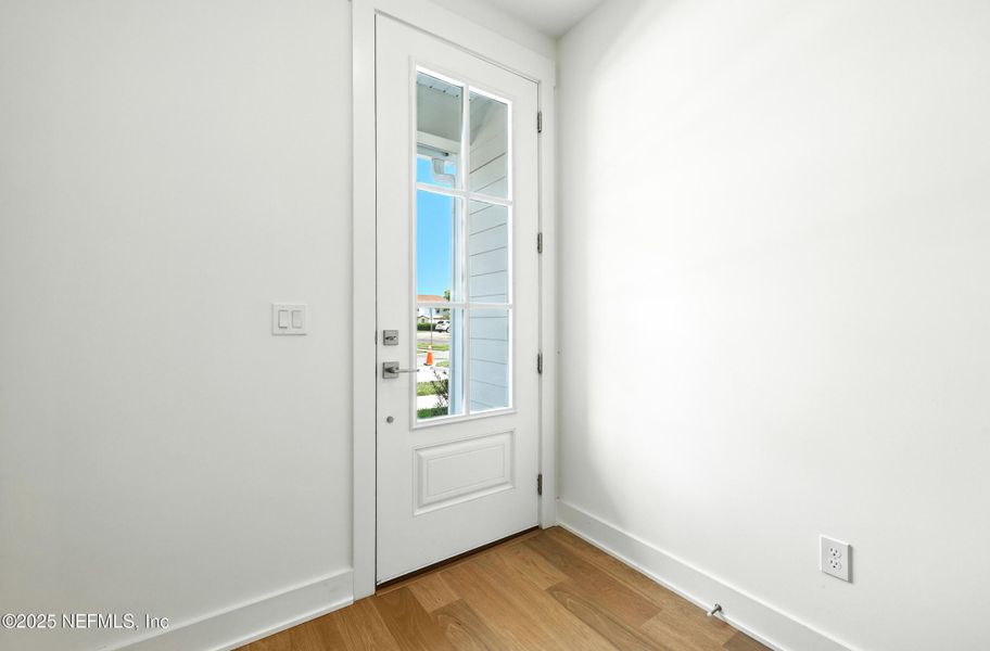 Spacious, unfurnished interior of a new home in , Jacksonville Beach (Image 26).