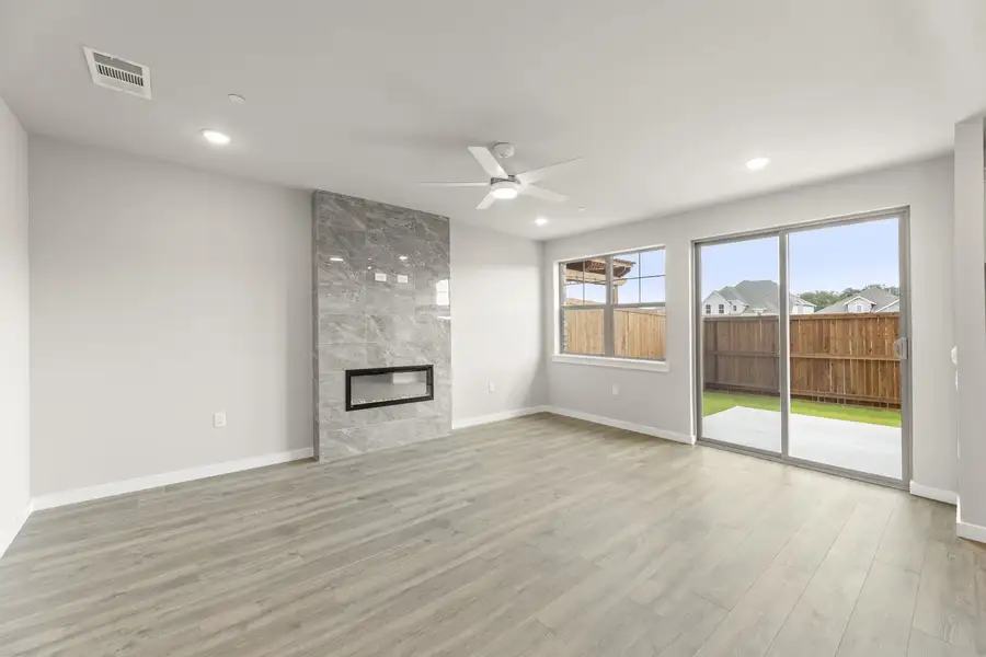 Spacious, unfurnished interior of a new home in Wildridge, Oak Point (Image 16).